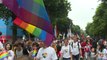 Des milliers de participants à la Gay Pride de Hanoï