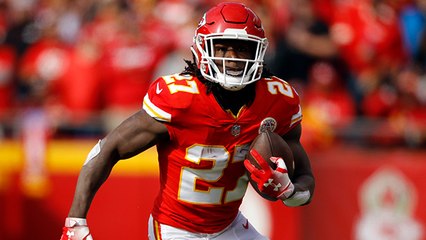 Hunt breaks multiple tackles on powerful 14-yard run