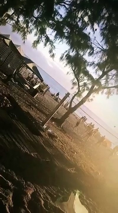 Music, beach and sunset: all together to finish the weekend in #vanillaislands De la musique, la plage et le coucher de soleil : tous réunis pour finir le w