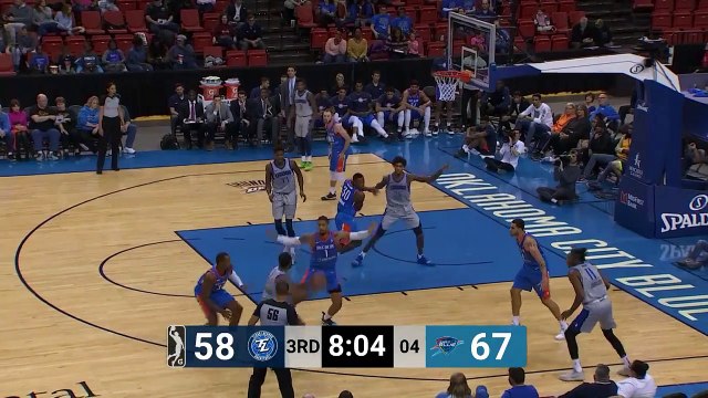 2-Way Player Deonte Burton Throws Down Huge Windmill Jam For Blue