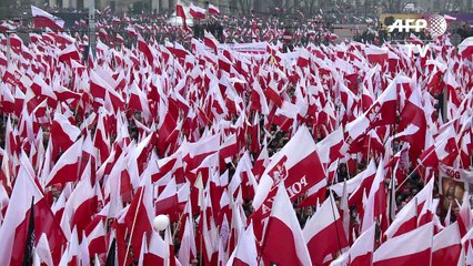 Poloneses comemoram 100 anos de independência