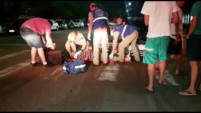 Motociclista tem suspeita de fratura em colisão de trânsito