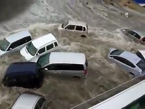 یہ هے اللہ کا عذاب یہ کوئی فلمی سین نہیں ہے یہاں کوئی کسی کیمرے کا کمالات نہیں اللہ تعالیٰ طاقت والا ہے اور جو کچھ بھی چاہیے کر سکتا ہے اللہ تعالیٰ همیی آپنے عذاب سے بچانے آ مین