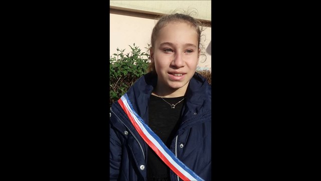 Amélie Cambray, du conseil municipal des jeunes de Saint-Amé, présente à la cérémonie de commémoration de l'Armistice du 11 Novembre 1918