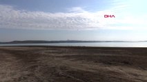 Adana Baraj Gölünde Su Çekilince Mezarlık Ortaya Çıktı