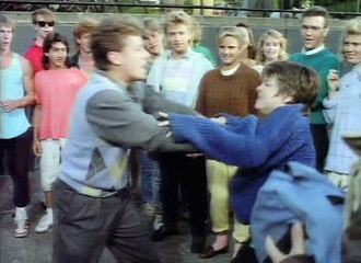 S02E01 - Zwischen den Stühlen