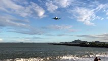 Na Praia de Camburi, internauta grava avião chegando em Vitória