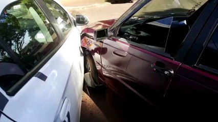Mulher é socorrida pelo Siate, após colisão de trânsito no Centro