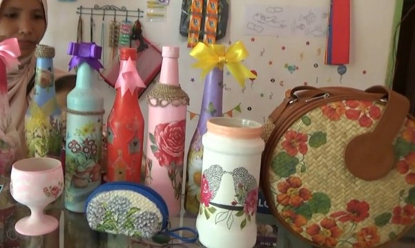 Punya Botol Bekas Tak Terpakai? Bisa Disulap Jadi Kerajinan Dekopage