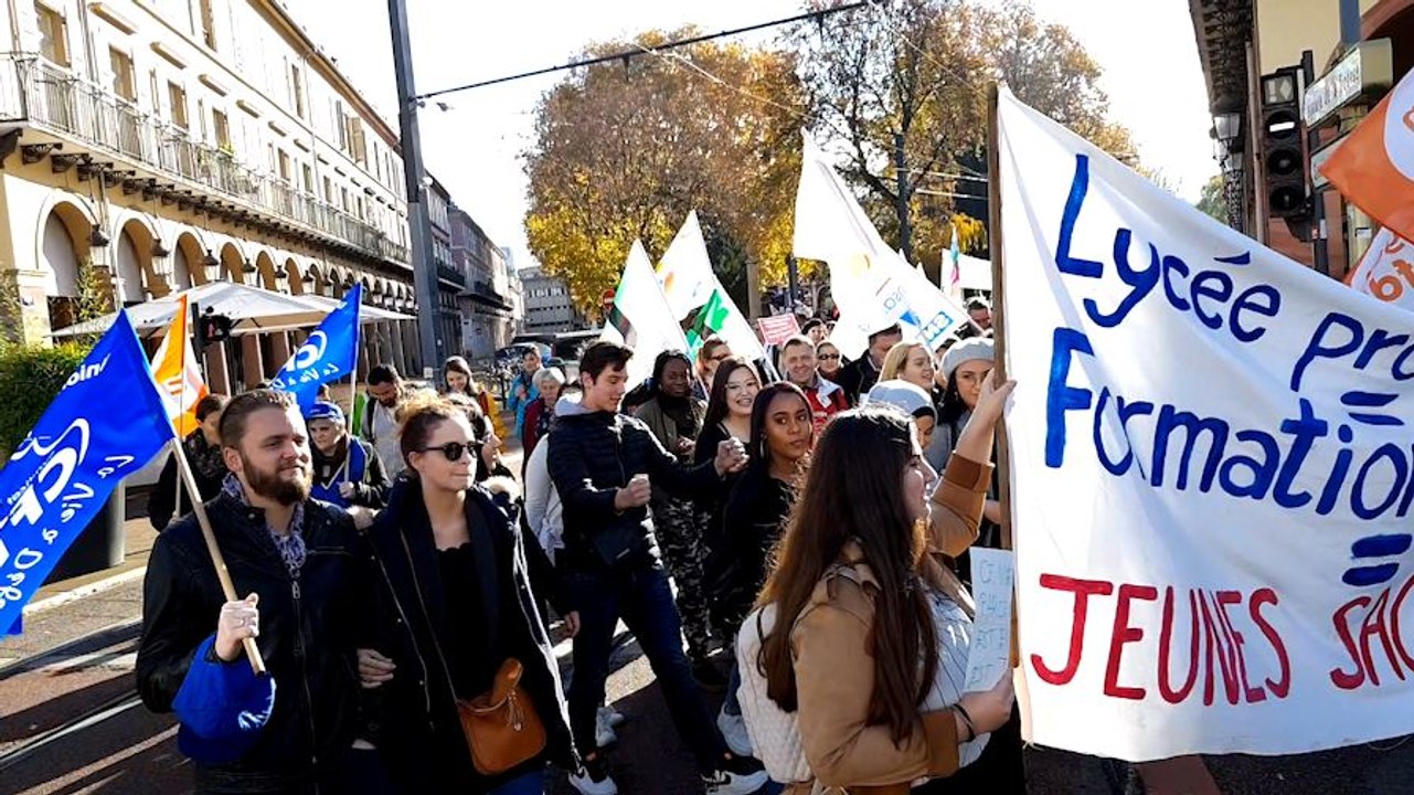 A Mulhouse, les profs manifestent contre les suppressions de postes