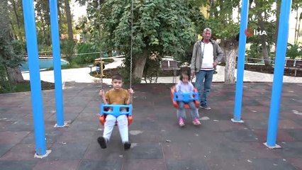 Güneydoğulu Çocukların Güneşli Havada Park Keyfi