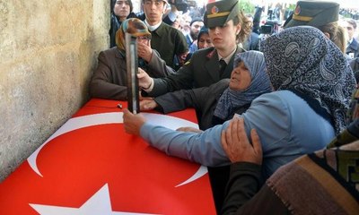 Kahramanmaraşlı şehidi binler uğurladı