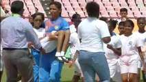Harmanpreet Kaur win hearts, carries unwell mascot off the ground after National Anthem| वनइंडिया