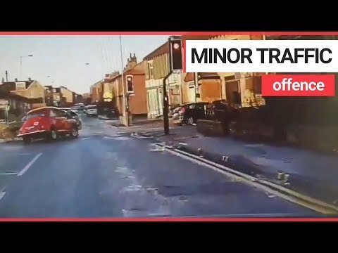 High speed car chase with 51-year-old Morris Minor | SWNS TV