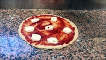 Dans les cuisines de Pizza'Kris,  élue meilleure pizza de Lons-le-Saunier et de ses environs