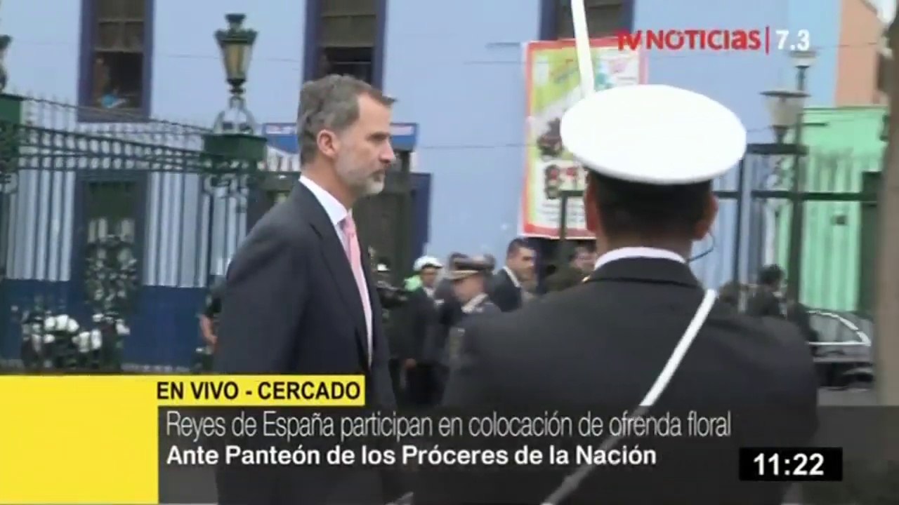 Reyes de España participan en colocación de ofrenda floral