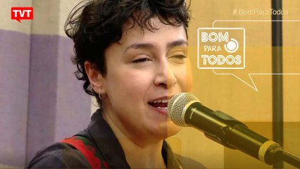 Joana Flor, a multinstrumentista, cantora e compositora