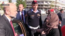 فيديو: سيدة تقطع موكب رئيس الوزراء الأردني.. لماذا
