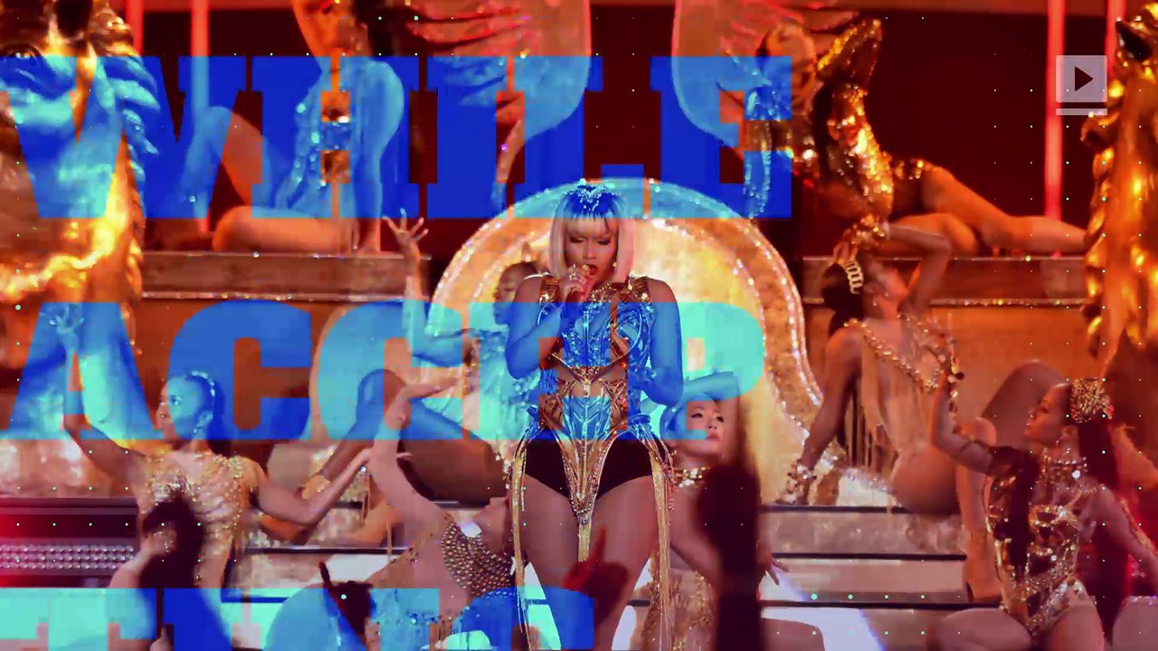 Nicki Minaj Flirts with Michael B. Jordan While Accepting an Award