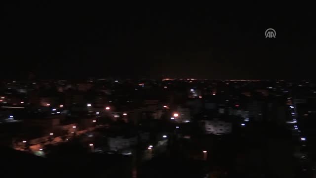 İsrail'in Gazze'ye Hava Saldırılarında 3 Filistinli Şehit Oldu (1)