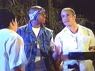 TURMA DO GUETO - Meia-Bola dá um corretivo em playboy