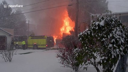 Massive fire tears through commercial building in Pennsylvania