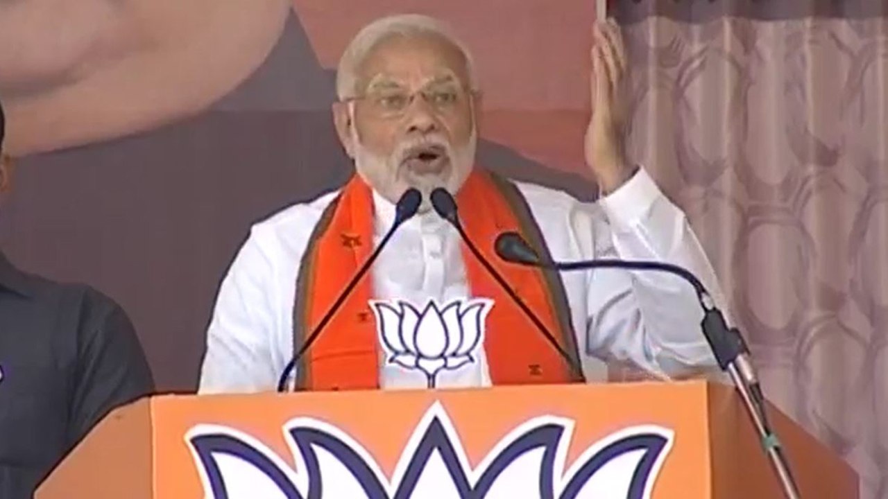 Chhattisgarh में PM Modi ने Rahul Gandhi के Manifesto की उड़ाई खिल्ली | वनइंडिया हिंदी