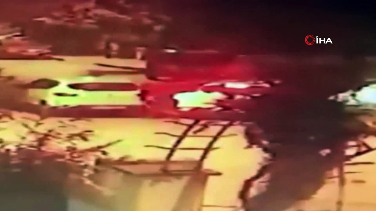 Önce plaka çaldı, sonra çalıntı plakalı aracıyla iş yeri soydu...O anlar kamerada