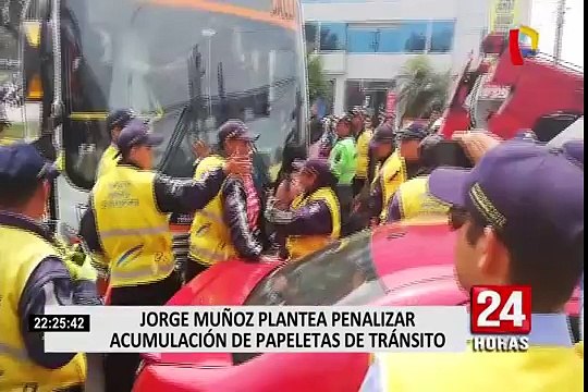 Jorge Muñoz propone penalizar acumulación de papeletas de tránsito