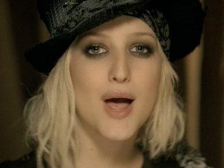 Ashlee Simpson - L.O.V.E.