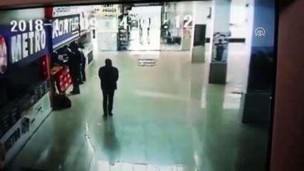 Sigara denetimi yapan sağlık memurunun darbedilmesi güvenlik kamerasına yansıdı - KARAMAN