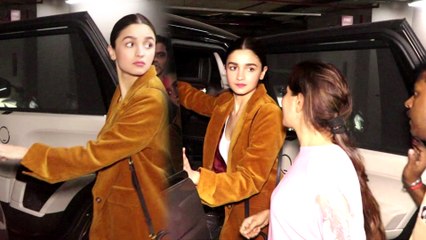 Alia Bhatt Shows AVOIDS Greeting Media At Mumbai Airport, Spotted With Dad Mahesh Bhatt