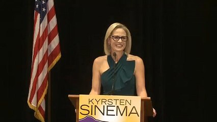 Mujer y demócrata, Kyrsten Sinema hace historia en Arizona