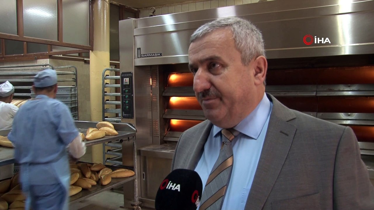 Kocaeli'de 1 liraya satılan ekmeğe vatandaşlardan büyük ilgi