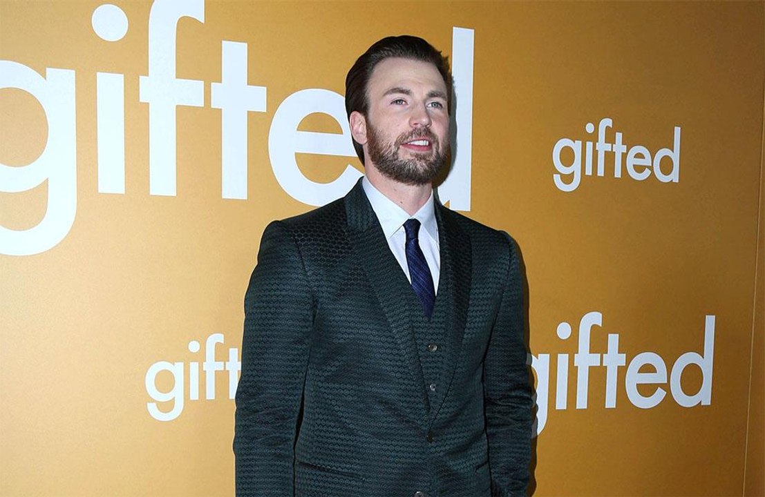 Chris Evans pays tribute to Stan Lee