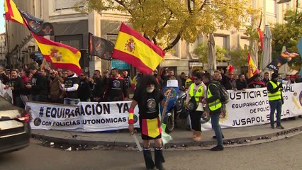 Jusapol se concentra frente al Congreso por la equiparación
