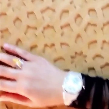 فيديو شمس الكويتية تستعرض تفاصيل فستانها الفخم