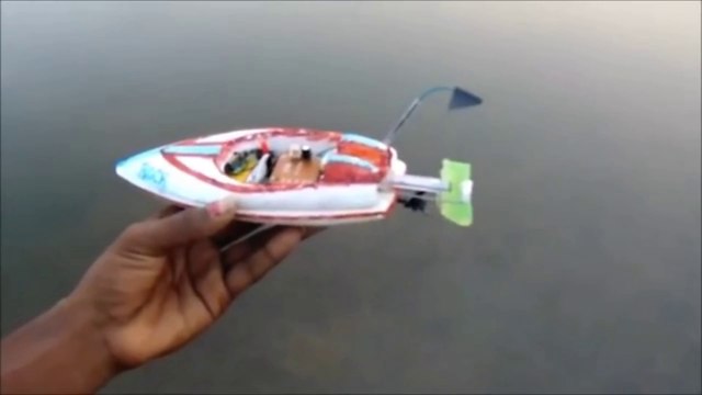 how to make a small fast moving rc boat at home