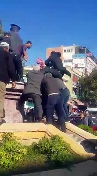 Adıyaman’da Suriyeliler Atatürk anıtına saldırdı