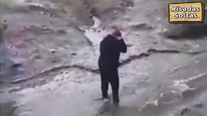 Students compel disabled colleague to "bridge" a brook