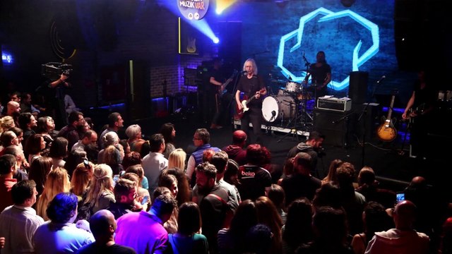 Moda Kayıkhane... Bülent Ortacgil ve Bulutsuzluk Özlemi