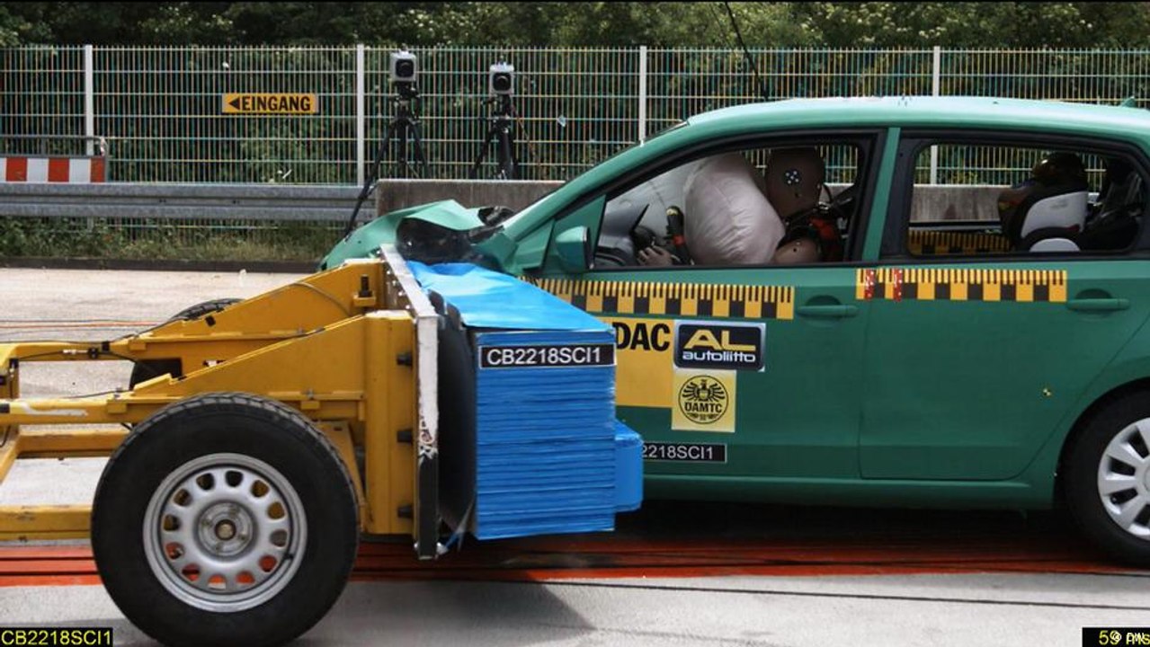 اختبار التصادم للسيارات الصغيرة