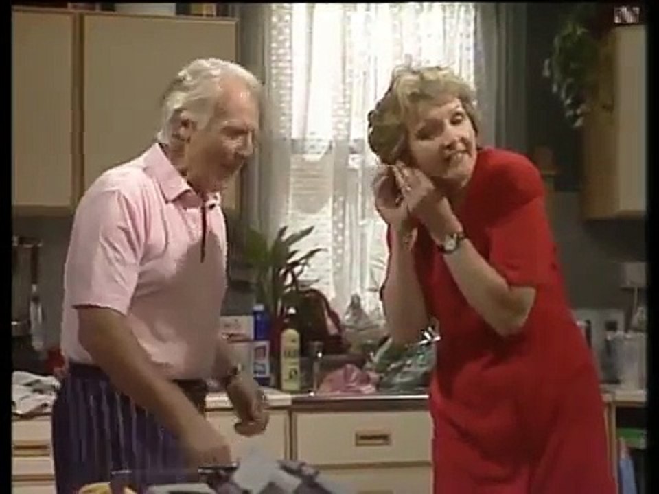 No Job For A Lady - S01E01 - Who Goes Home ? (1990)