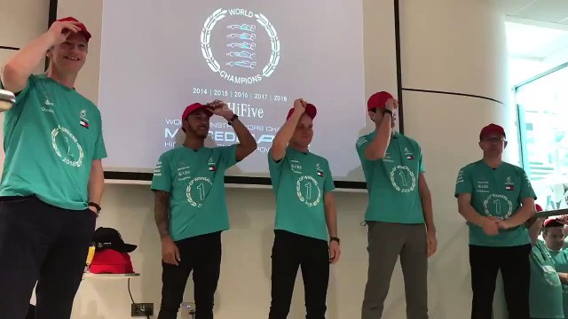 Mercedes recuerda a Niki Lauda en la celebración de su título de F1 2018