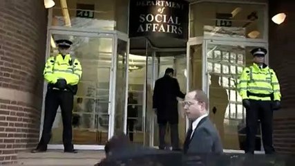 The Thick of It S01E01