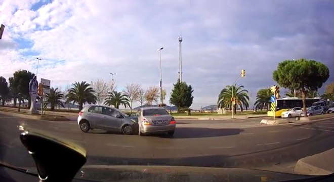 Kazaya Karışan Sürücüler Böyle Kavga Etti