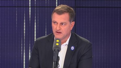 Hausse des prix des carburants : "Edouard Philippe n'a rien entendu. C'est un geste, mais un peu fantaisiste" affirme Louis Aliot, député RN des Pyrénées-Orientales pour qui "la voiture est la vache à lait du gouvernement, et les Français sont à la gorge"