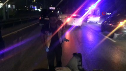 İki aracın karıştığı kazada motosiklet sürücüsü yaralandı, trafik kilitlendi