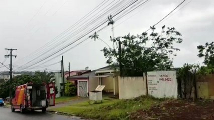 Mulher é socorrida após sofrer queda no Santa Cruz