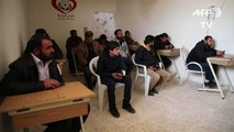 مقاتل سوري سابق يدعم المكفوفين عبر تطبيق صوتي بعدما أفقدته الحرب بصره